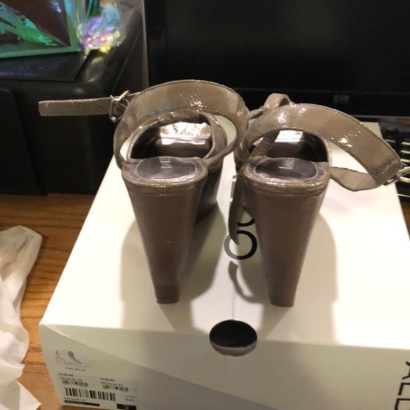 Wedge - Picture 3 of 5